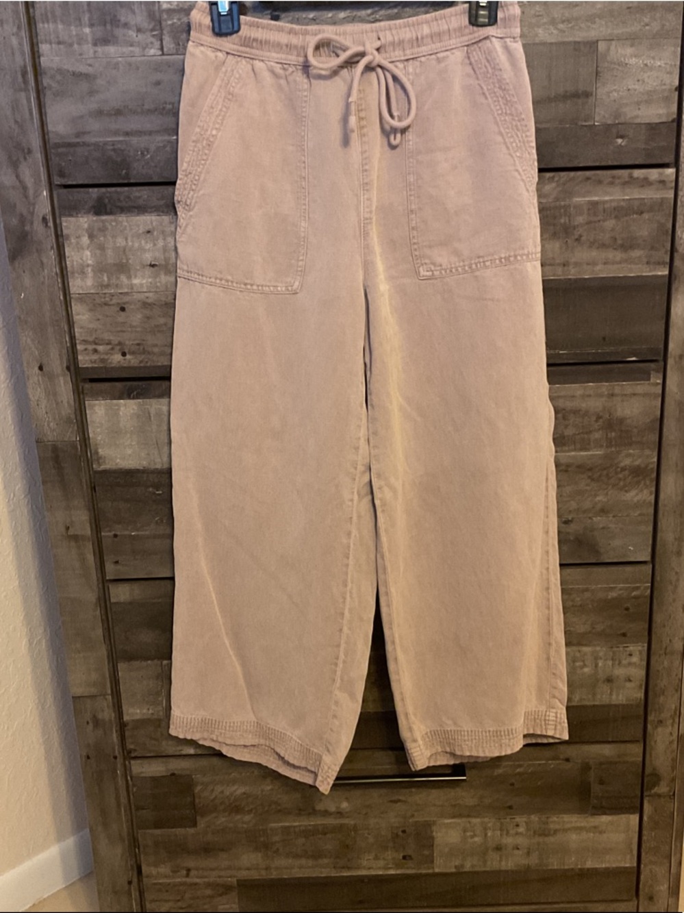 Women’s Cropped Wide-Leg Drawstring Pants in Light Taupe